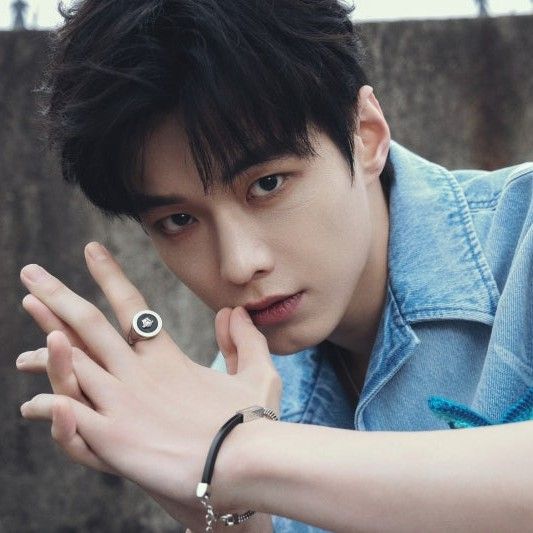 Recent activity shot of He Yu