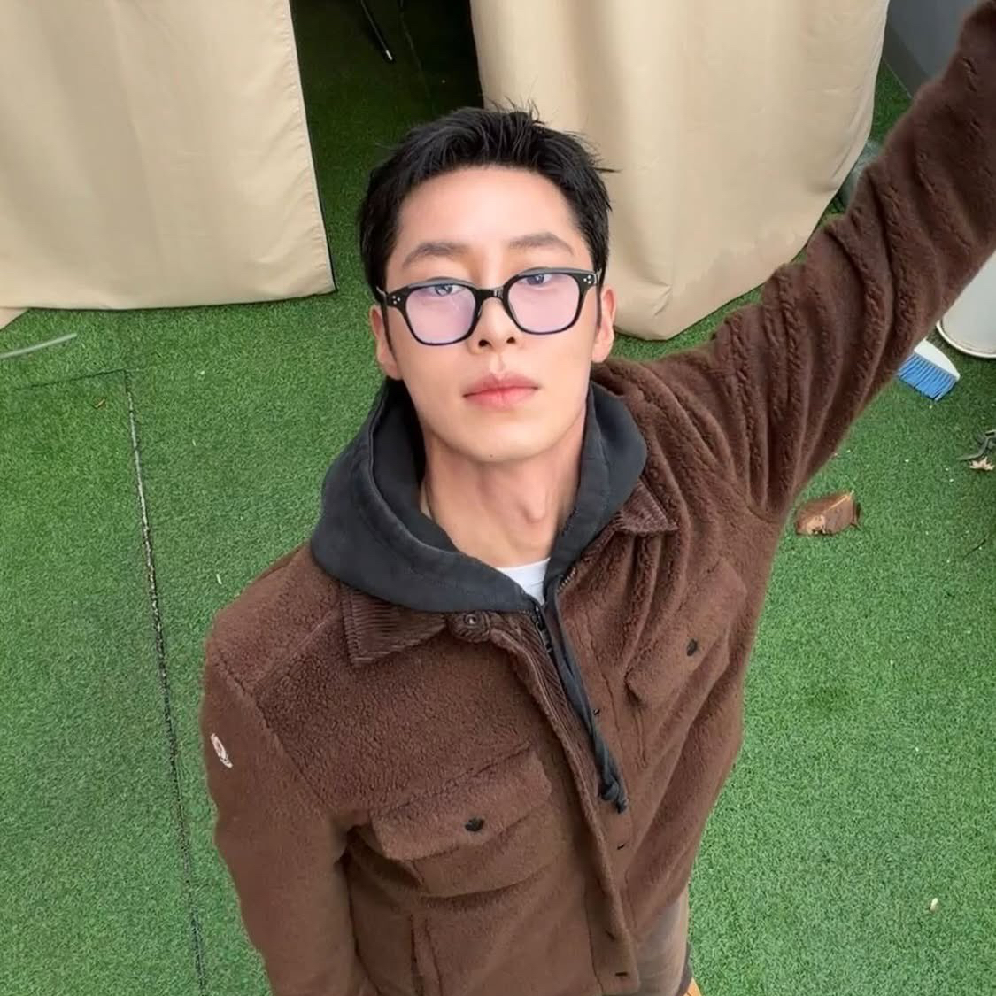 A moment captured by a fan of Lee Jaewook