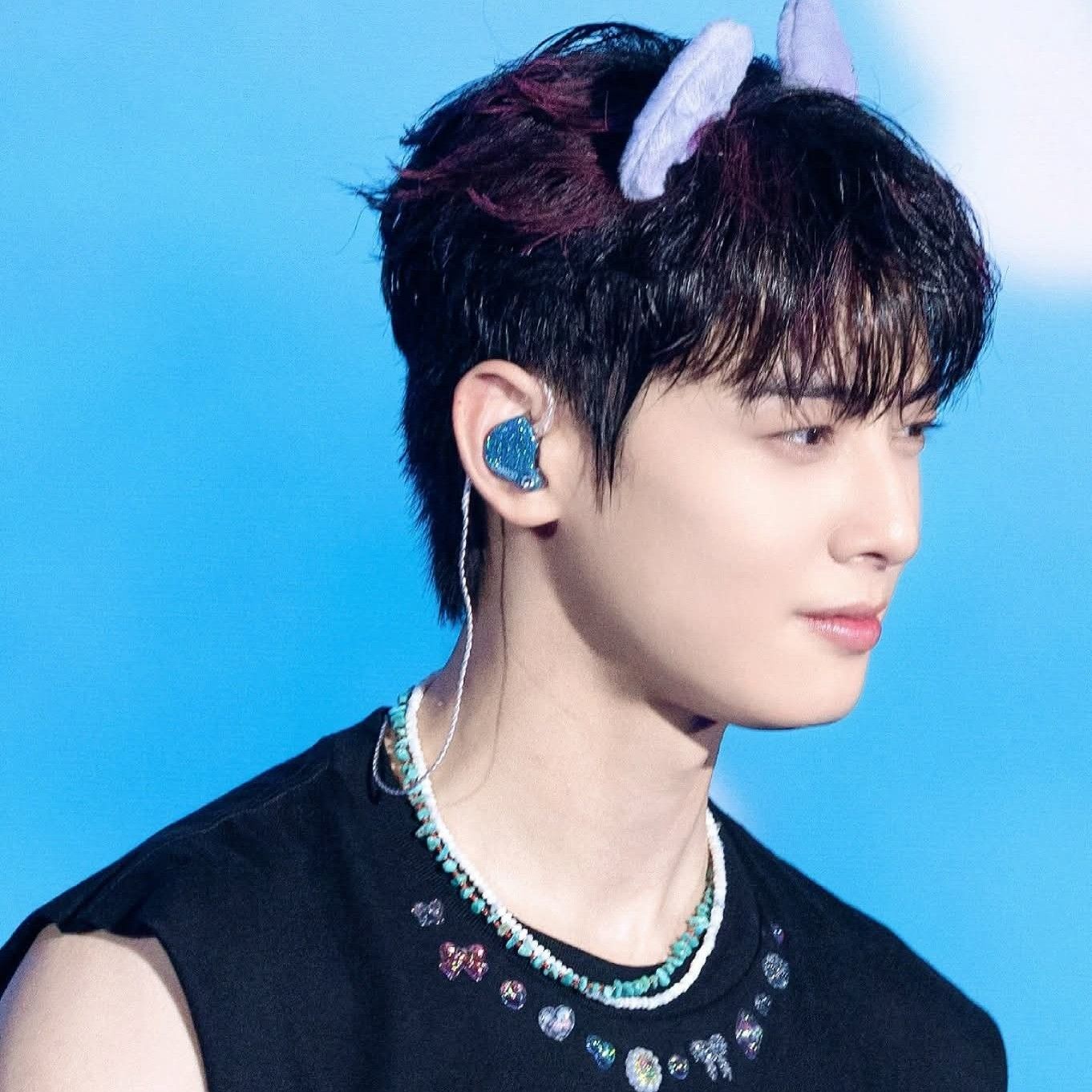 Recent activity shot of Cha Eunwoo