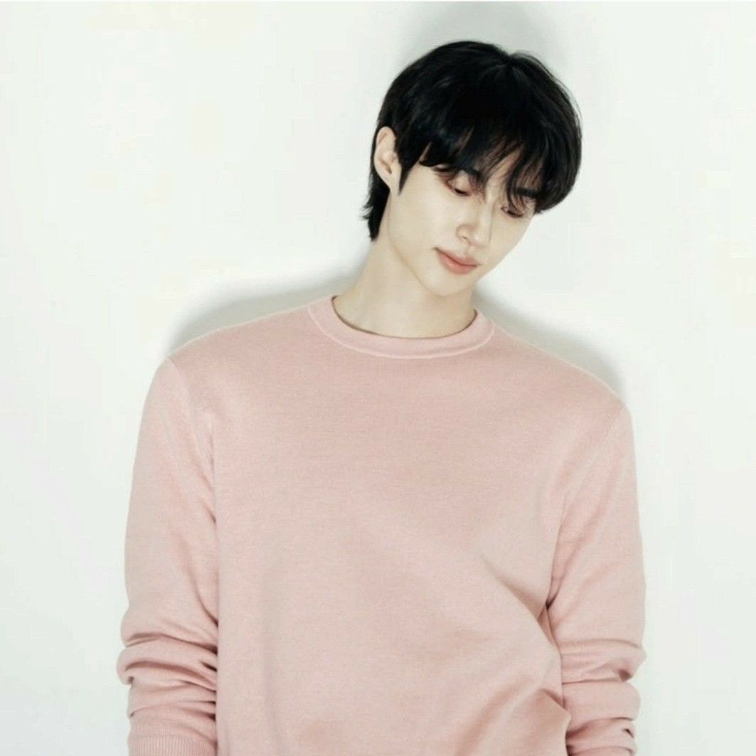 Behind-the-scenes cut of Byeon Wooseok