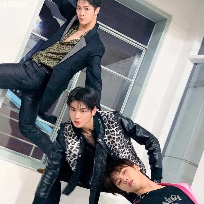 Behind-the-scenes cut of Cha Eunwoo
