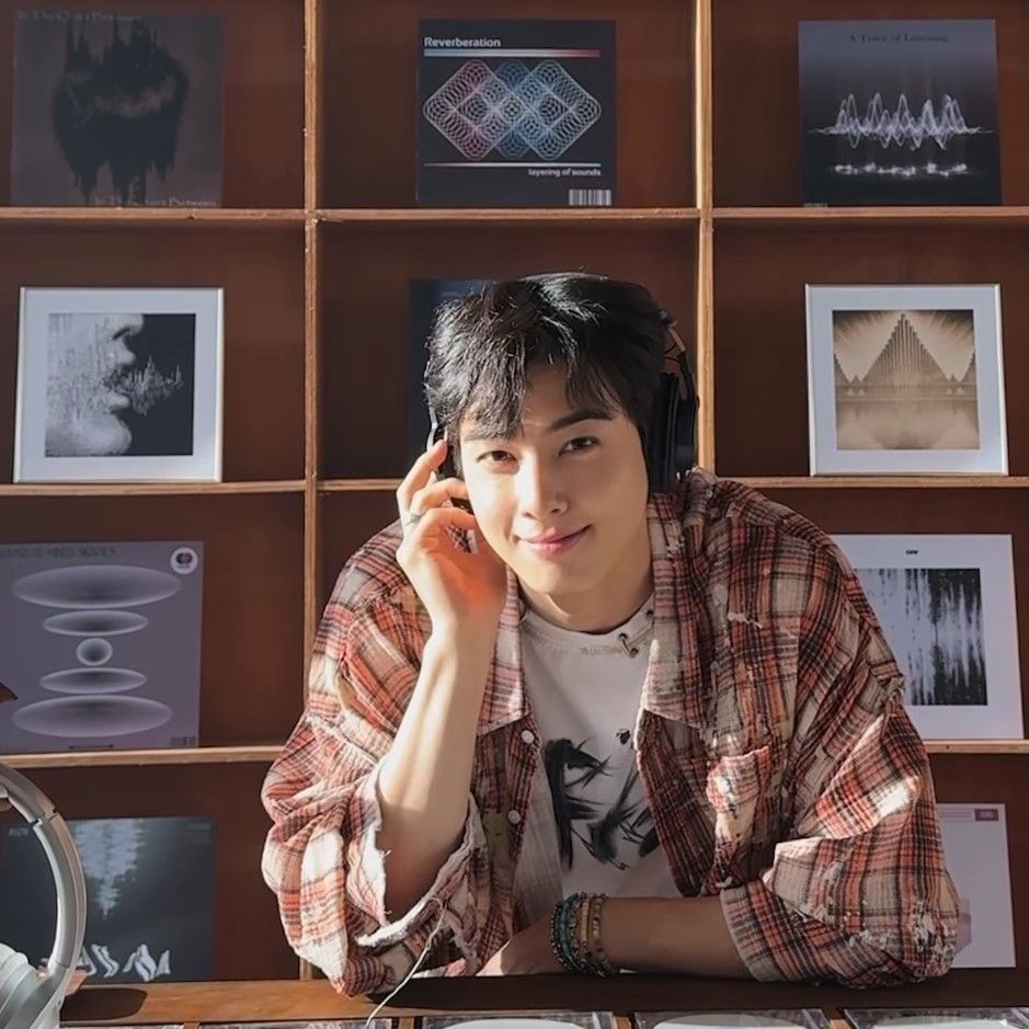 Recent activity shot of Cha Eunwoo