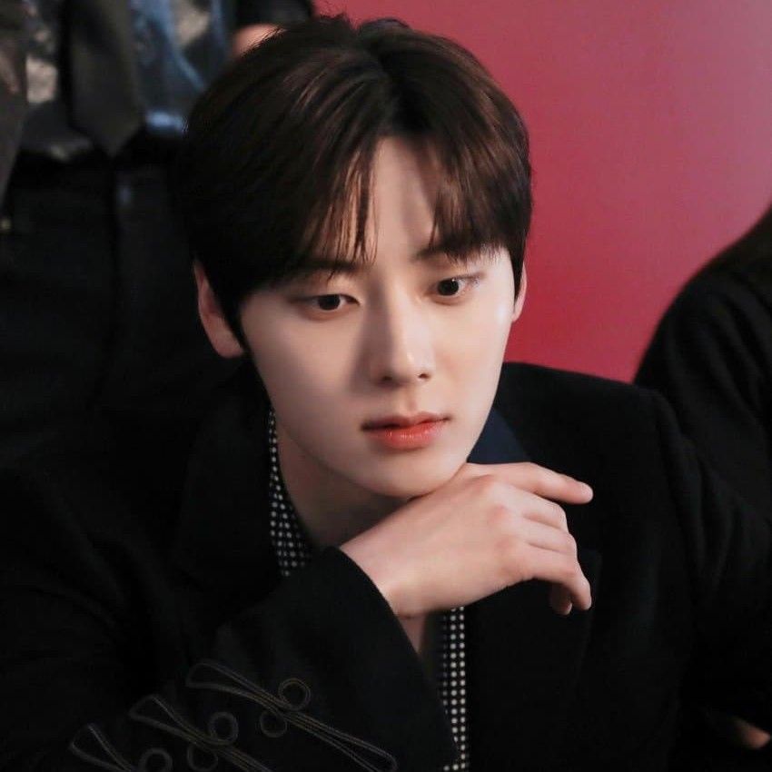 Behind-the-scenes cut of Hwang Minhyun