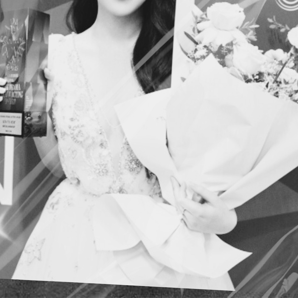 A moment captured by a fan of Yeri (1999)