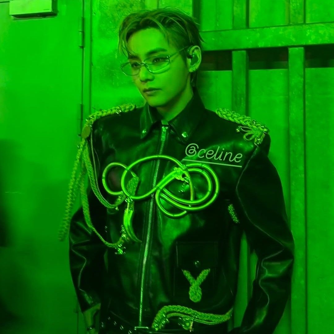 Foto kegiatan terbaru dari Kim Taehyung (V)