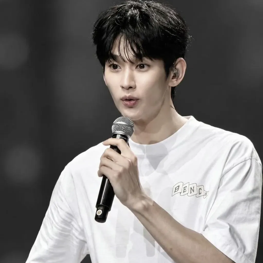 A moment captured by a fan of Kim Soohyun