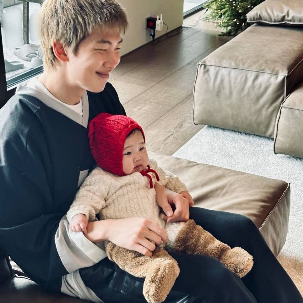 Recent activity shot of Kim Taehyung (V)