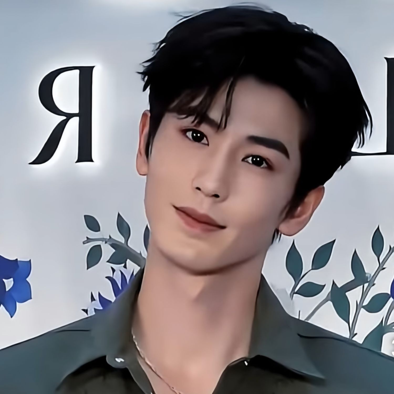 Behind-the-scenes cut of Zhang Linghe