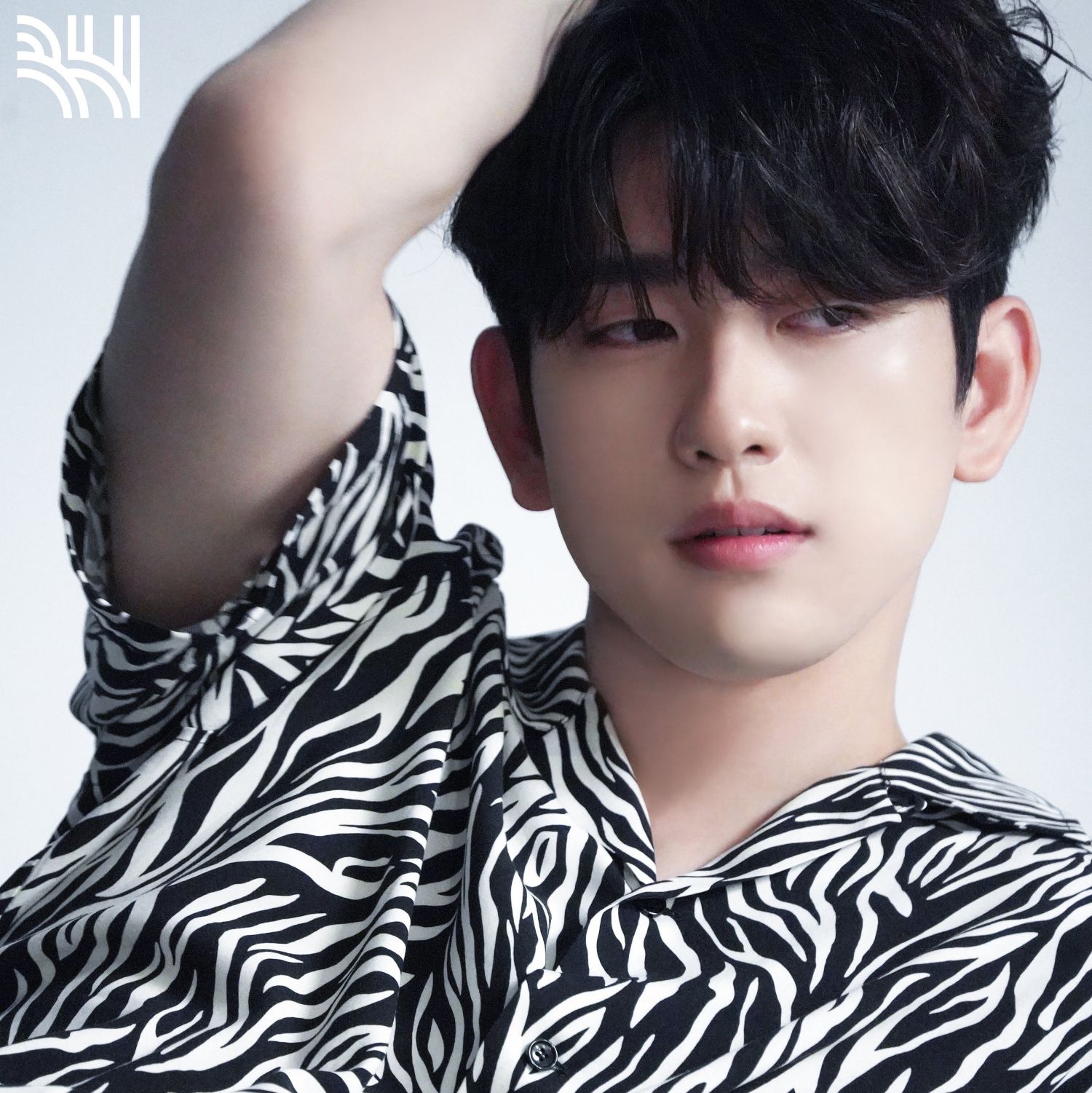 Behind-the-scenes cut of Park Jinyoung