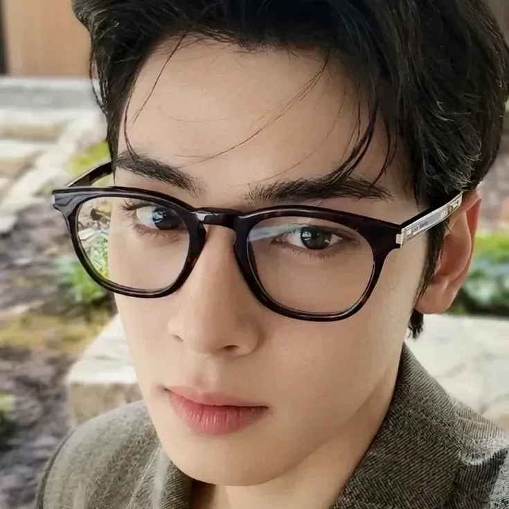 Latest photo of Cha Eunwoo