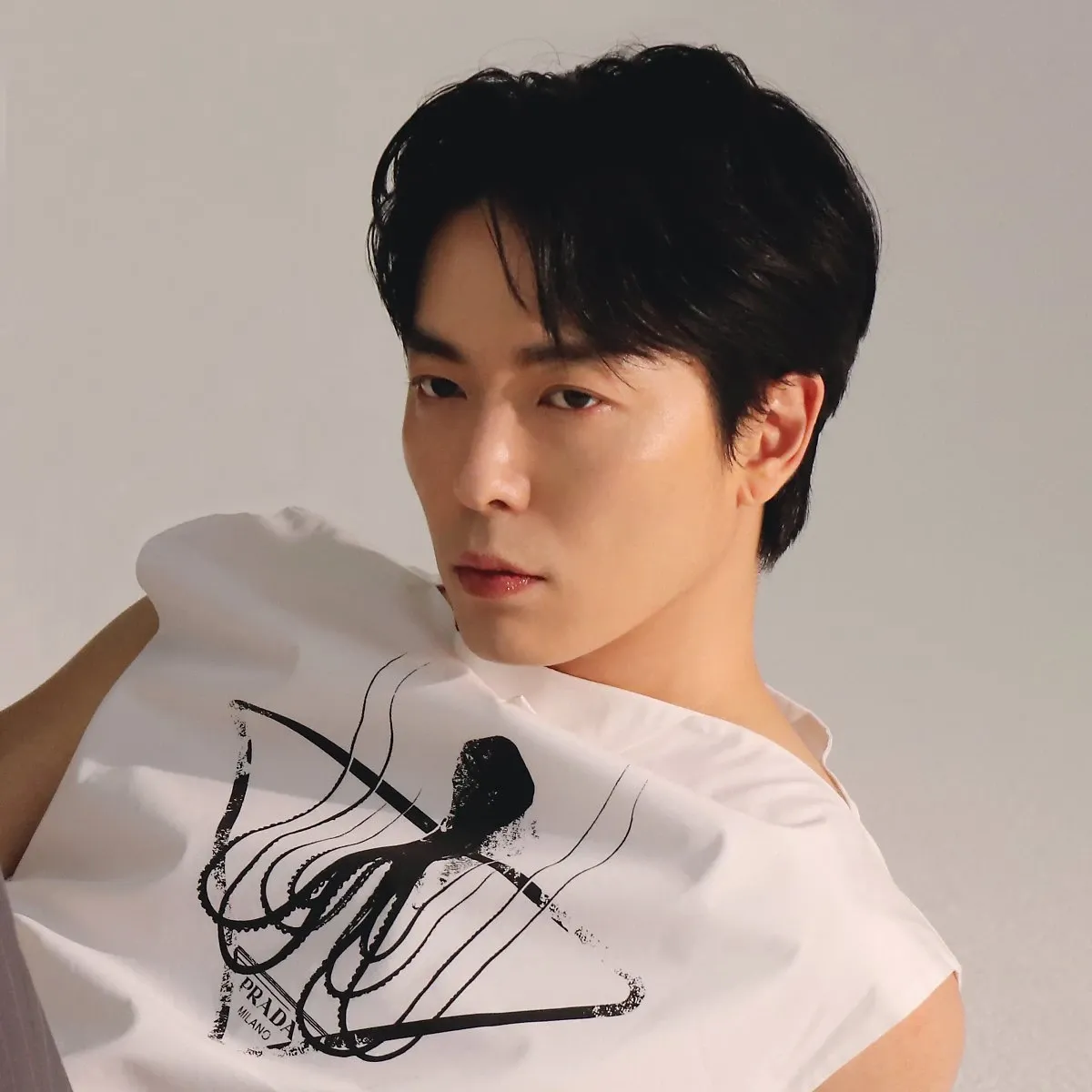 Behind-the-scenes cut of Kim Jaewook