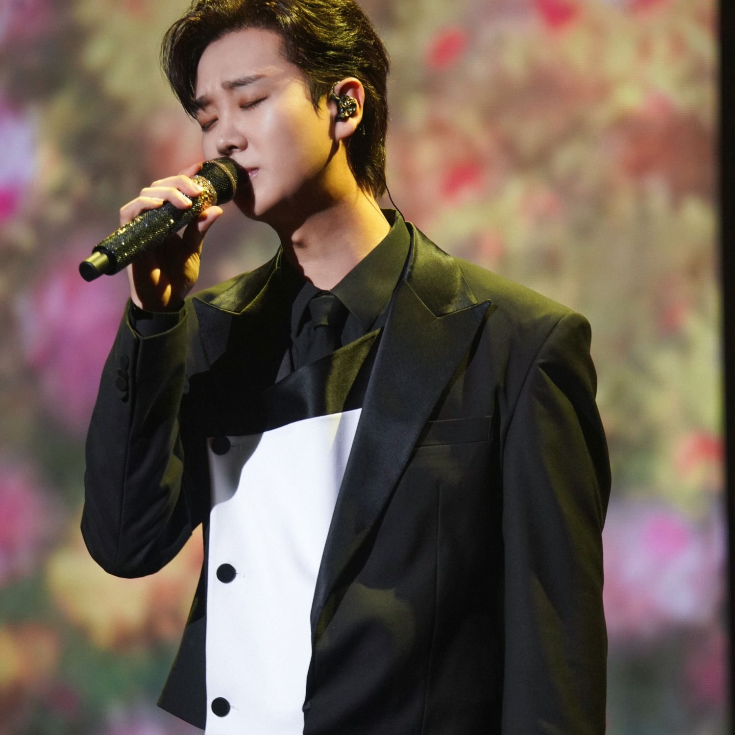 Behind-the-scenes cut of Song Minjun