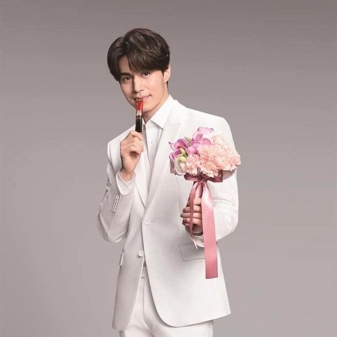 Behind-the-scenes cut of Lee Dongwook