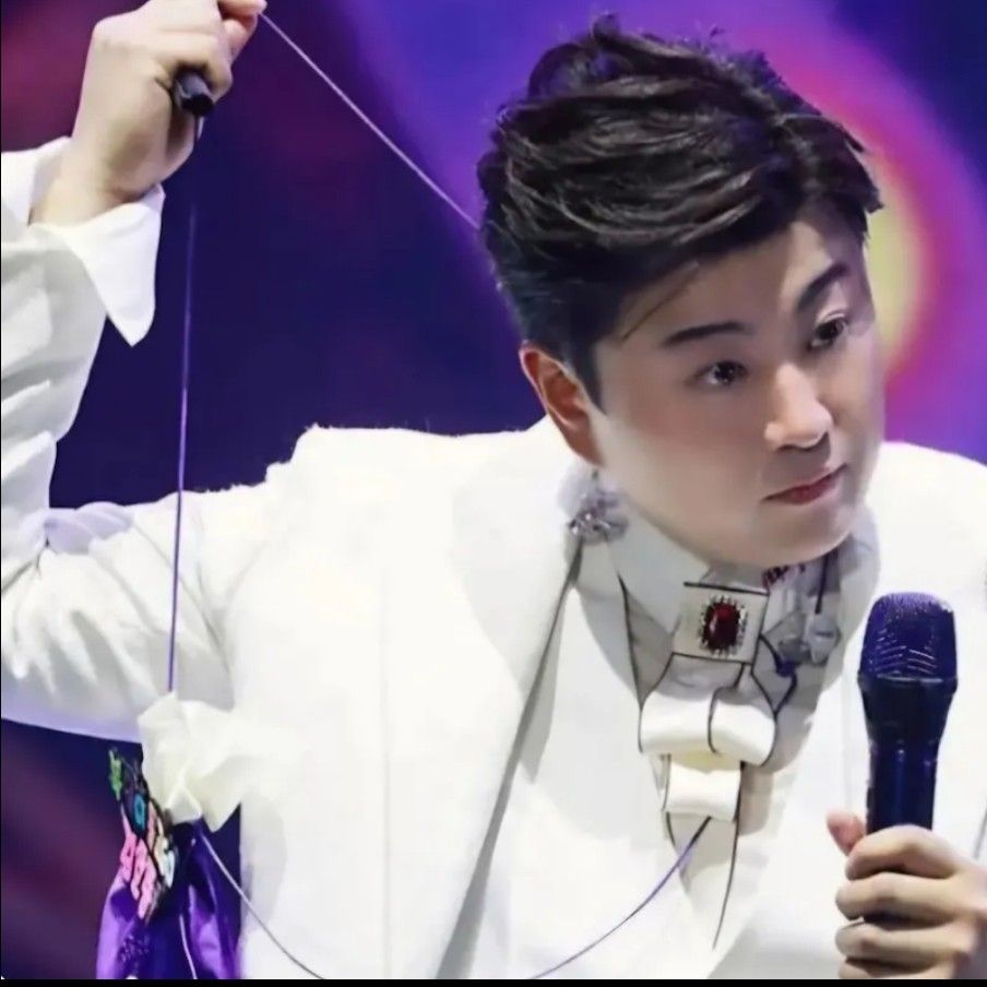 粉絲拍下的金浩中瞬間