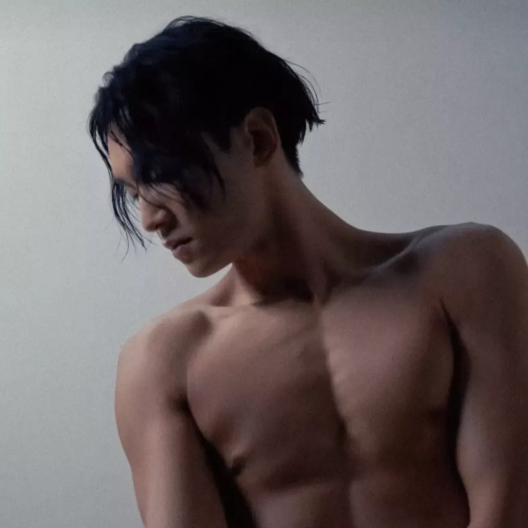 Recent activity shot of Choi Hojong