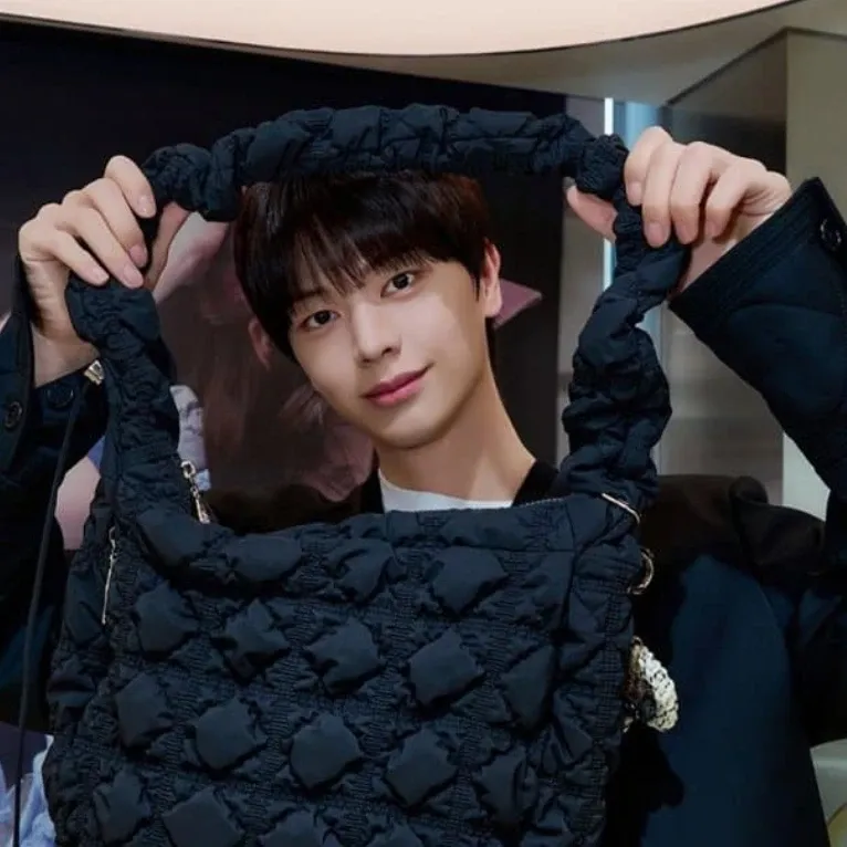 Latest photo of Yook Sungjae