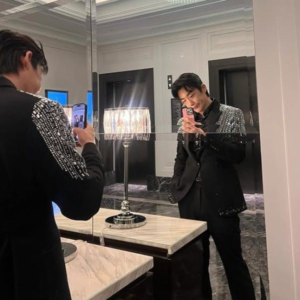 Representative photo of Shin Seungtae showing their charm