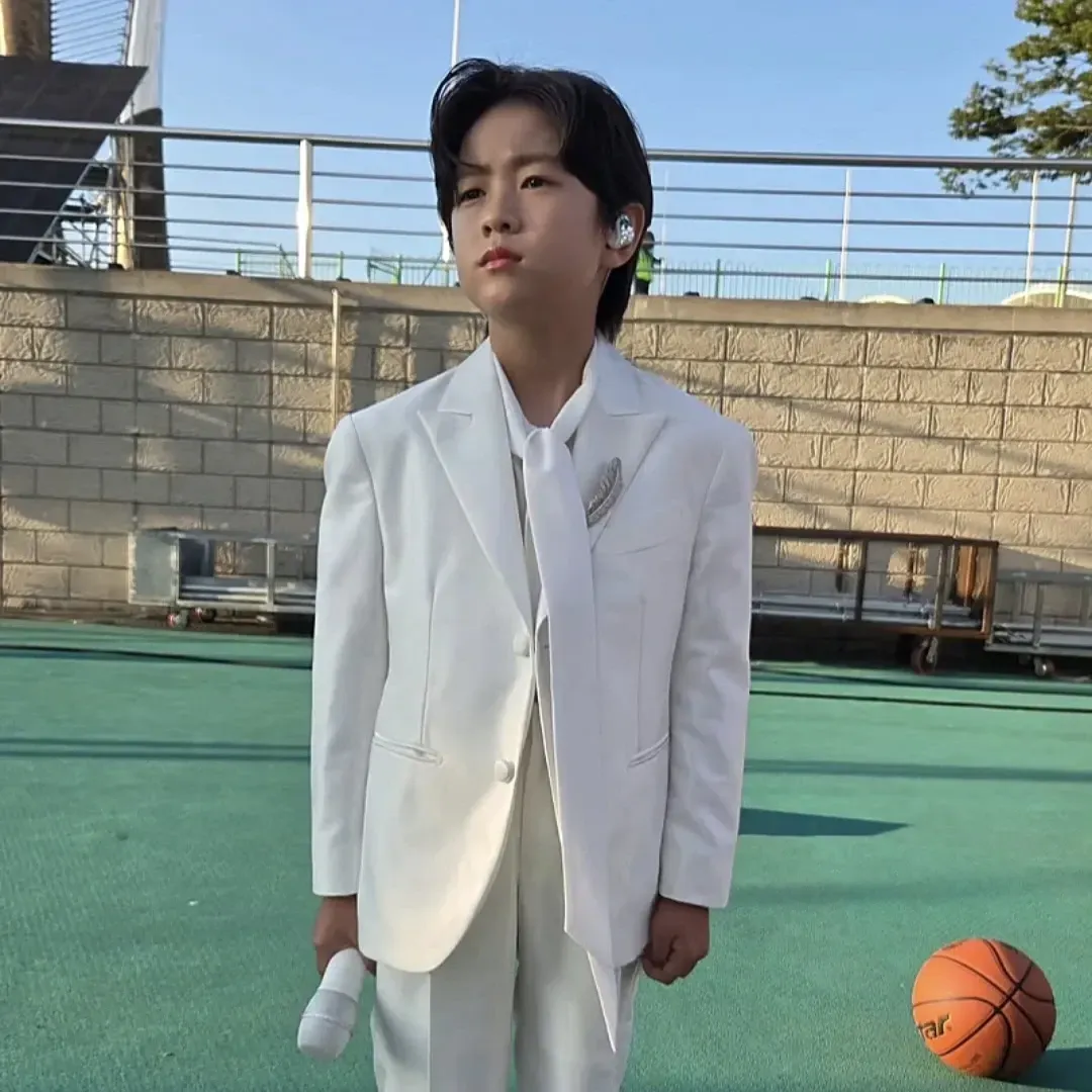 Behind-the-scenes cut of You Jiwoo