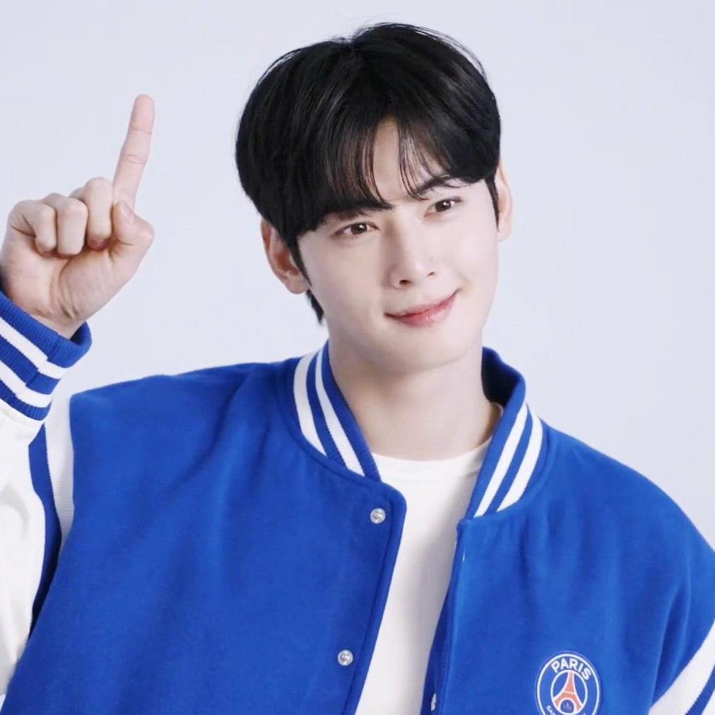 Recent activity shot of Cha Eunwoo