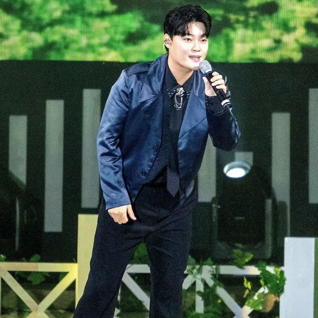 Behind-the-scenes cut of Kim Kyungmin