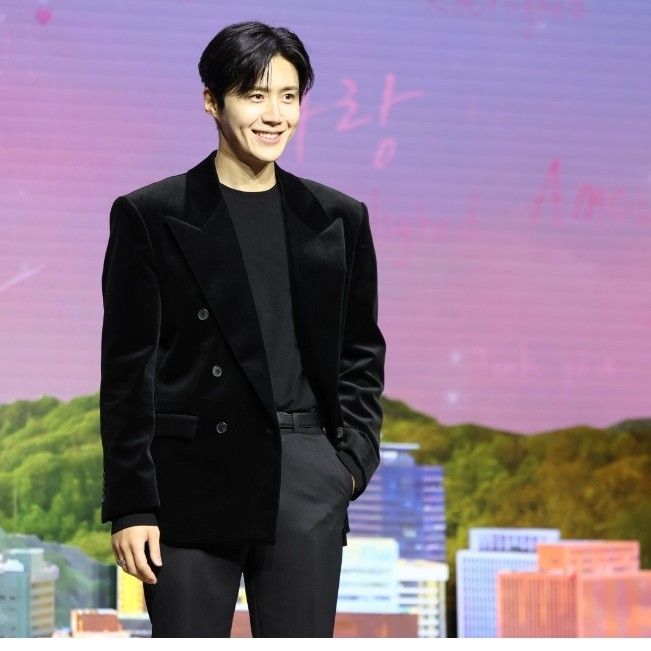 A moment captured by a fan of Kim Seonho