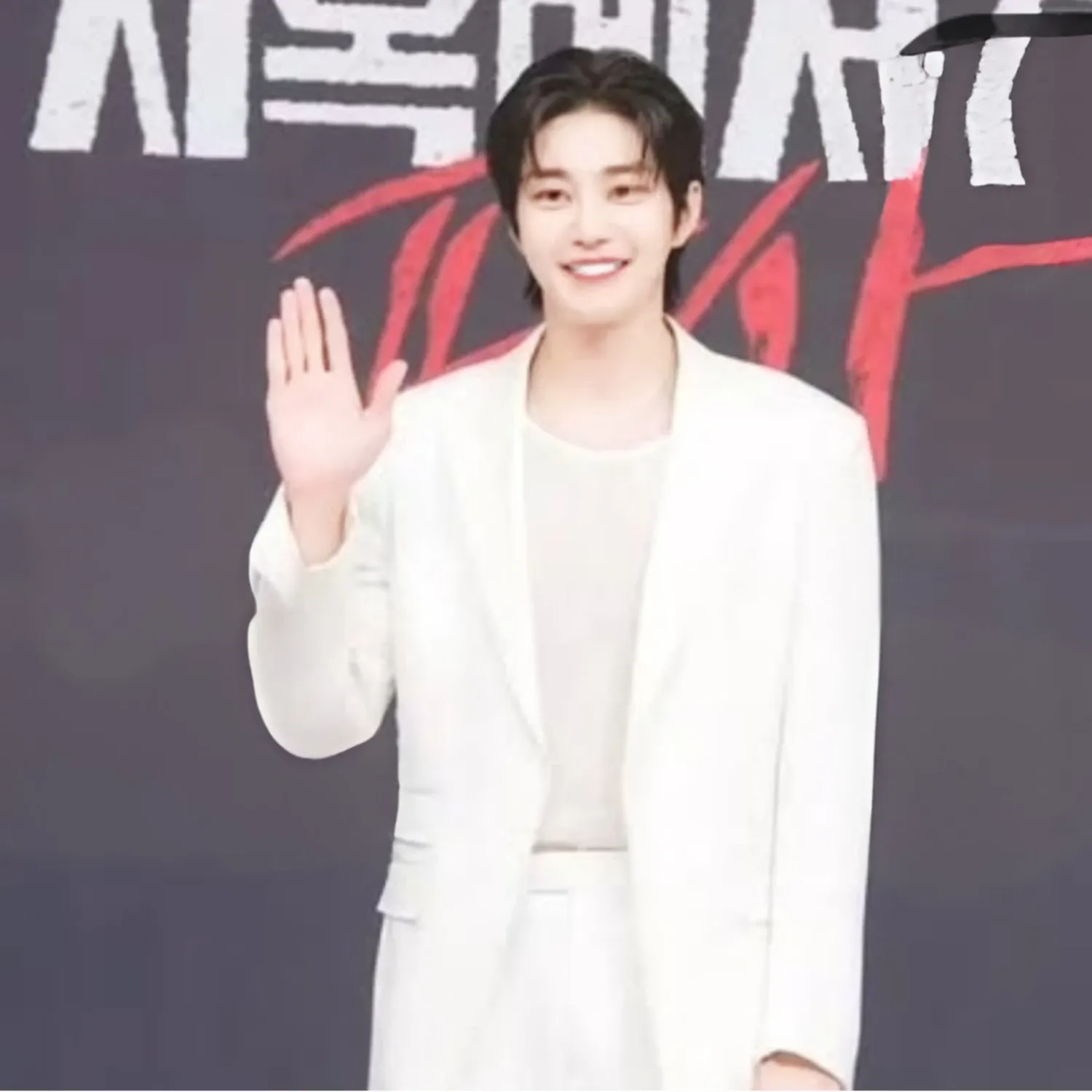 Behind-the-scenes cut of Kim Jaeyoung