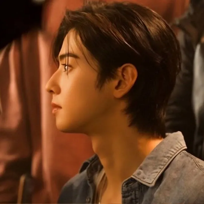 A moment captured by a fan of Cha Eunwoo