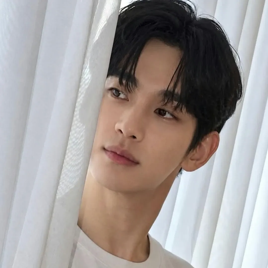 Behind-the-scenes cut of Kim Soohyun