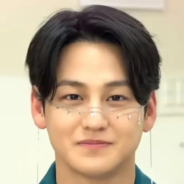 Behind-the-scenes cut of Kim Bum