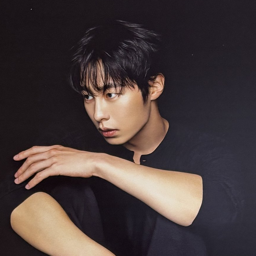 A moment captured by a fan of Lee Jaewook