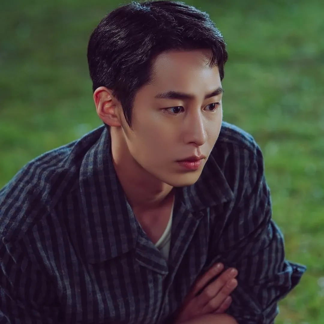 Behind-the-scenes cut of Lee Jaewook