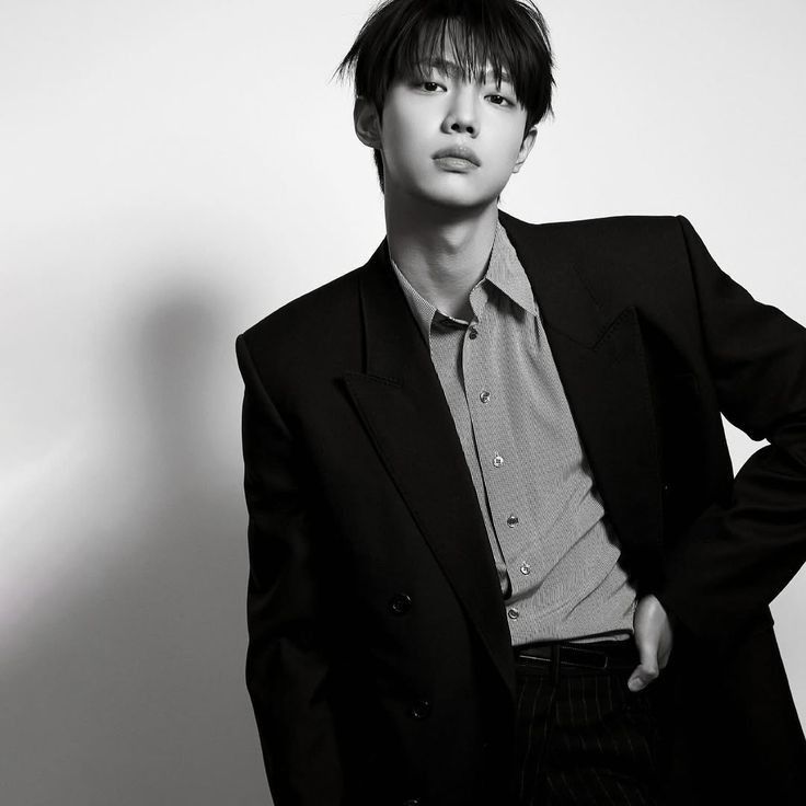 Behind-the-scenes cut of Cho Junyoung