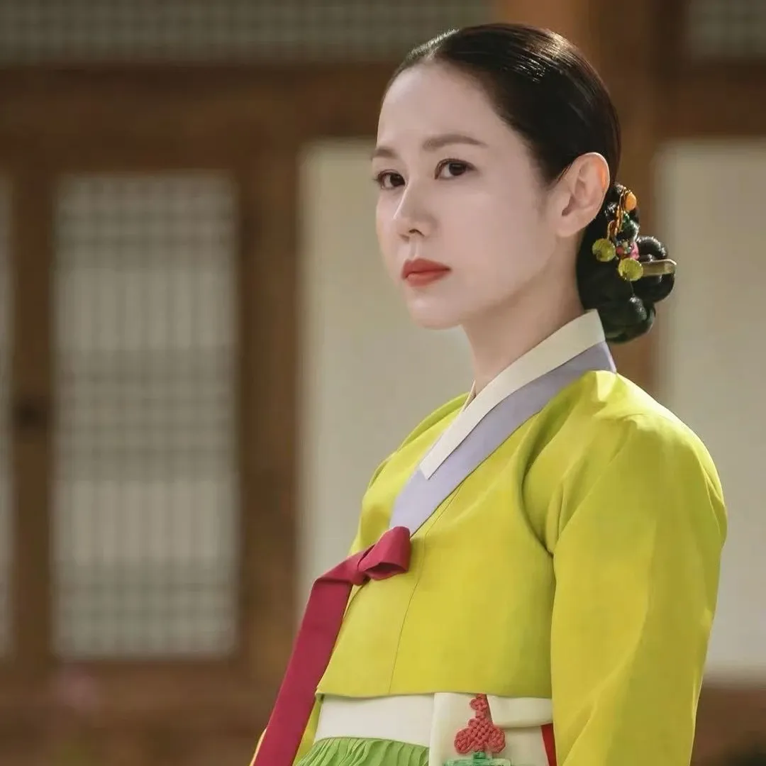 Cuplikan di balik layar dari Son Yejin