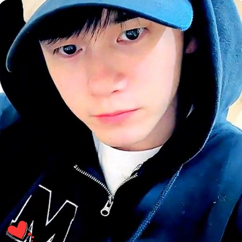 粉絲拍下的邕聖祐瞬間