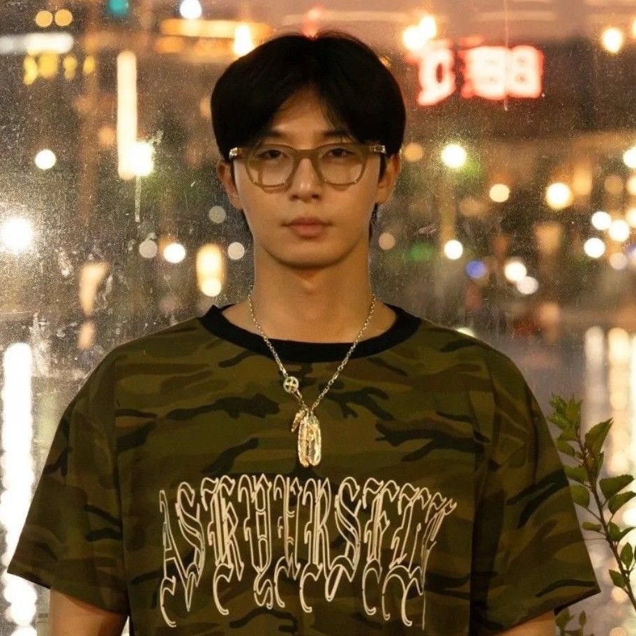 Behind-the-scenes cut of Park Seojoon