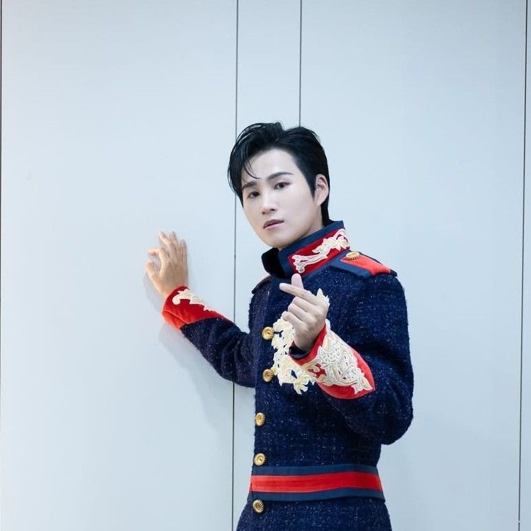 Behind-the-scenes cut of Kim Heejae