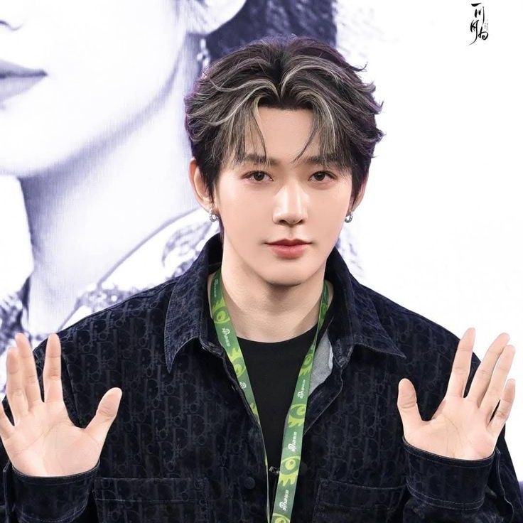 A moment captured by a fan of Deng Wei