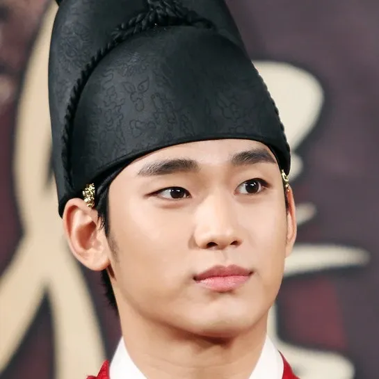Behind-the-scenes cut of Kim Soohyun