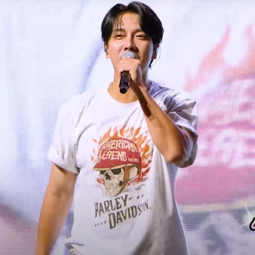 Momen yang diabadikan oleh penggemar Lee Seunggi