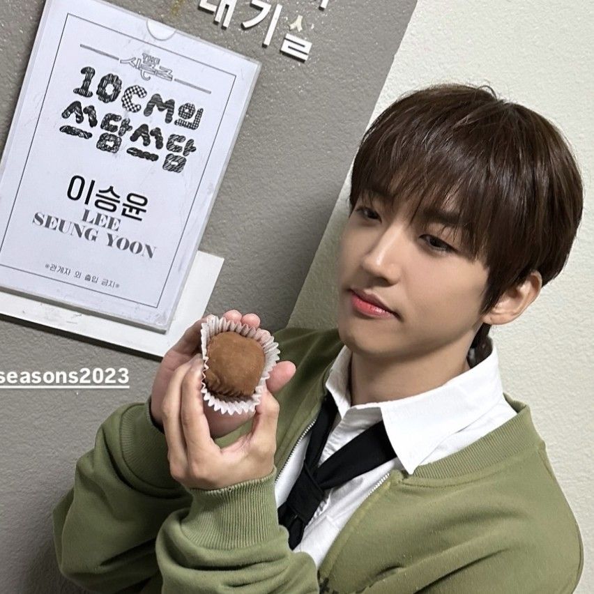 Recent activity shot of Lee Seungyoon