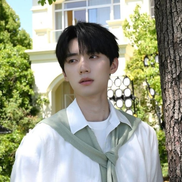 Popular profile image of Zhou Yiran selected by vote