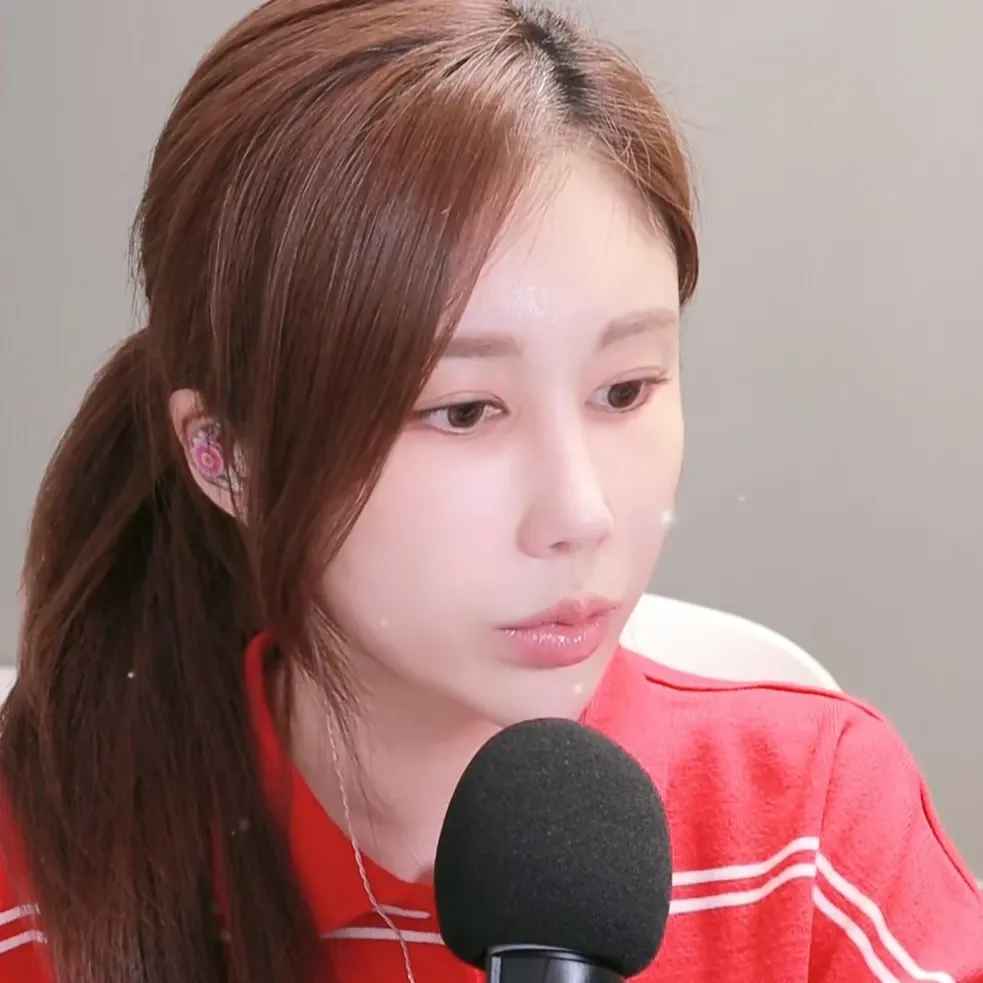 Cuplikan di balik layar dari Kim Soyou