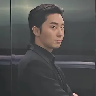 Recent activity shot of Park Seojoon
