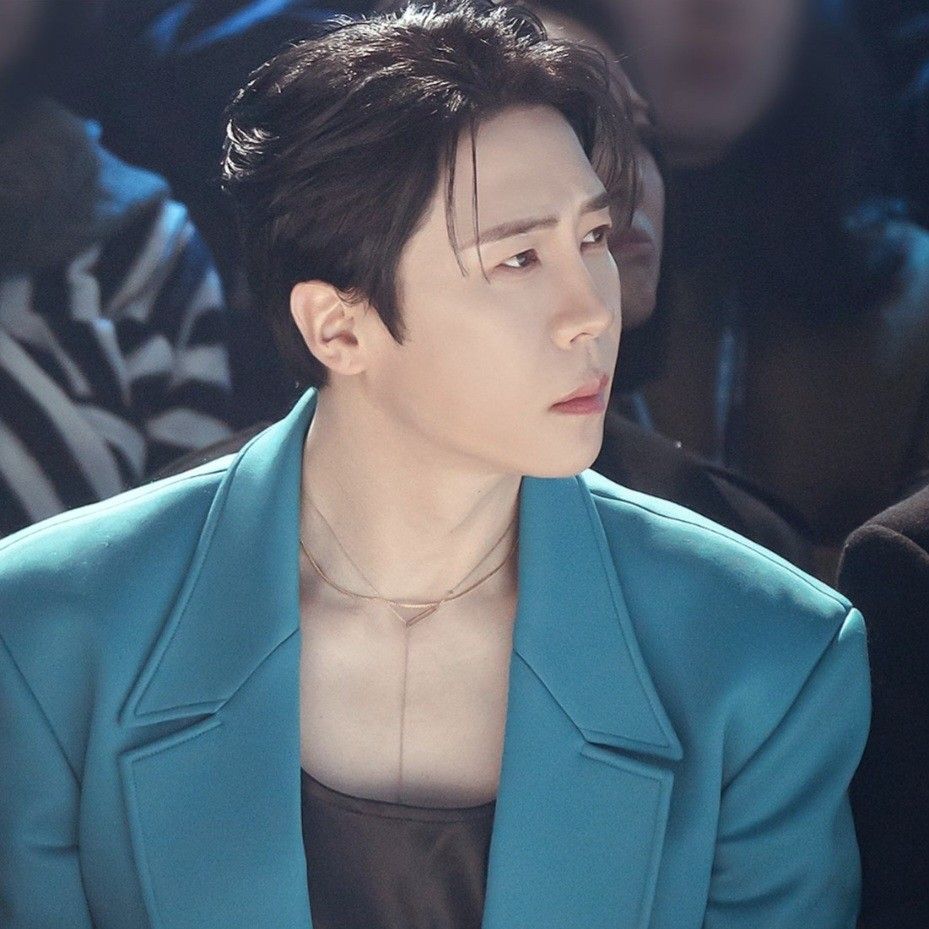 Behind-the-scenes cut of Enoch