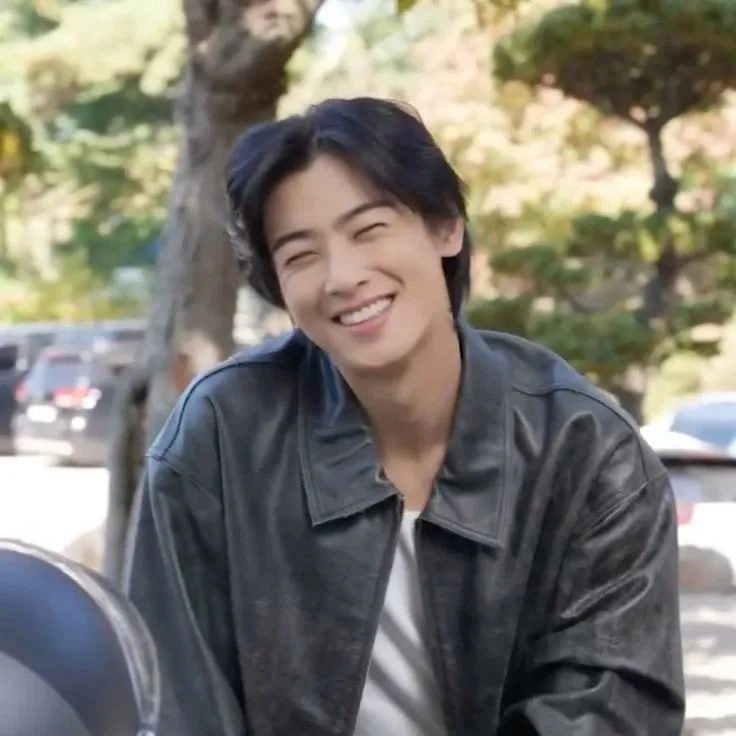 Behind-the-scenes cut of Cha Eunwoo