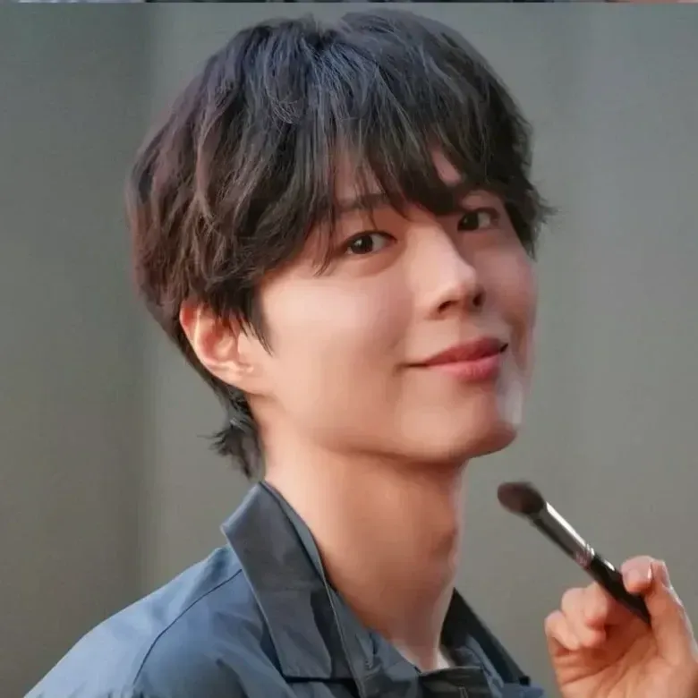 A moment captured by a fan of Park Bogum