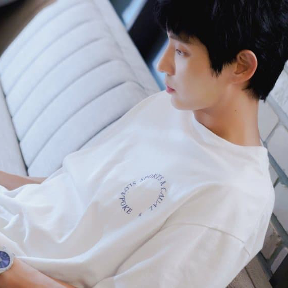 A moment captured by a fan of Lee Joongi