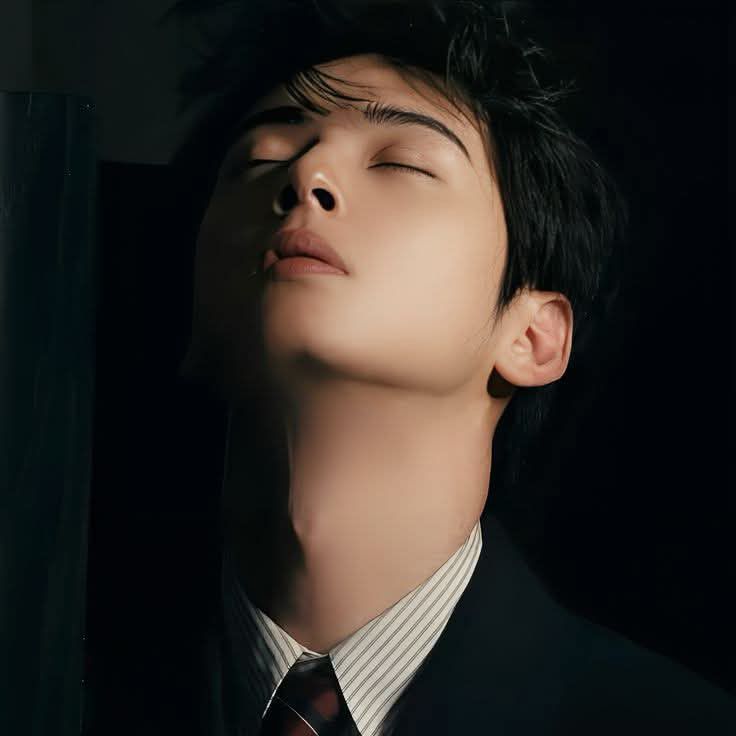 Behind-the-scenes cut of Cha Eunwoo