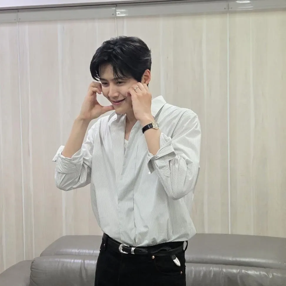 Behind-the-scenes cut of Kim Seonho