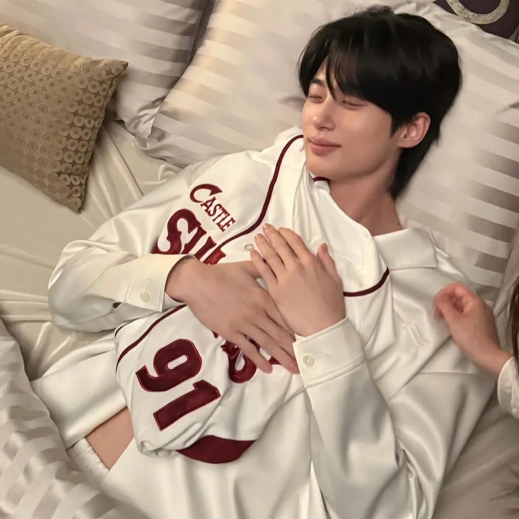 Behind-the-scenes cut of Byeon Wooseok